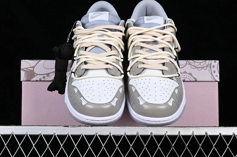 All Categories Nk SB Dunk Series Nk SB Dunk Low Low-top sneakers Customized large box Nk Dunk Low Panda Prank-West Coast Customized version of deconstructed strap retro distressed low-top sneakers DJ6188-003
